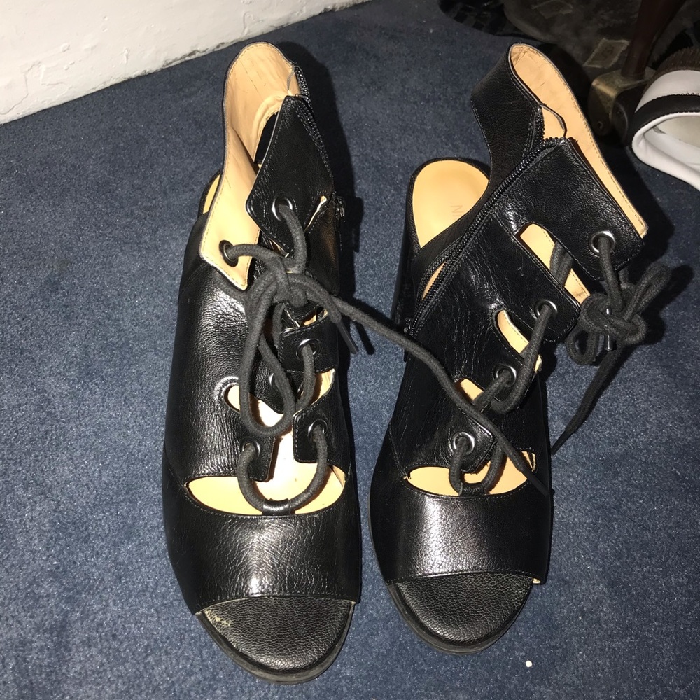 Size 9.5 NINE WEST HEELED SANDAL BOOTIE
